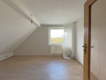 Schlafzimmer OG Modernisiertes Ein- bis Zweifamilienhaus in top Wohnlage