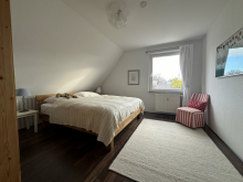 Schlafzimmer Obergeschoss Bereits verkauft: Gepflegtes Einfamilienhaus mit viel Platz und sonnigem Grundst�ck