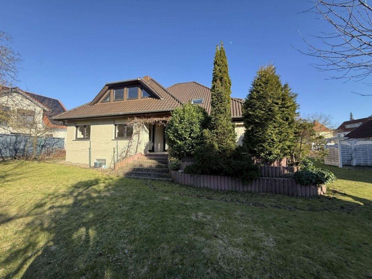 Gartensicht (Westseite) B�ckeburg Einfamilienhaus Gro�z�giges Anwesen in top Wohnlage von B�ckeburg