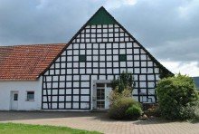 Nordansicht Sanierungsbed�rftiges Fachwerkhaus in zentraler Lage von Hille - Eickhorst