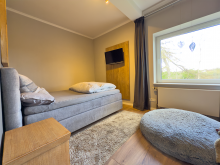 Schlafzimmer Erdgeschoss Modernisiertes Ein- bis Zweifamilienhaus in top Wohnlage