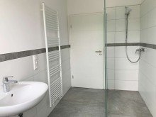 Bad im OG Moderne Doppelhaush�lfte in toller Lage von Holzhausen