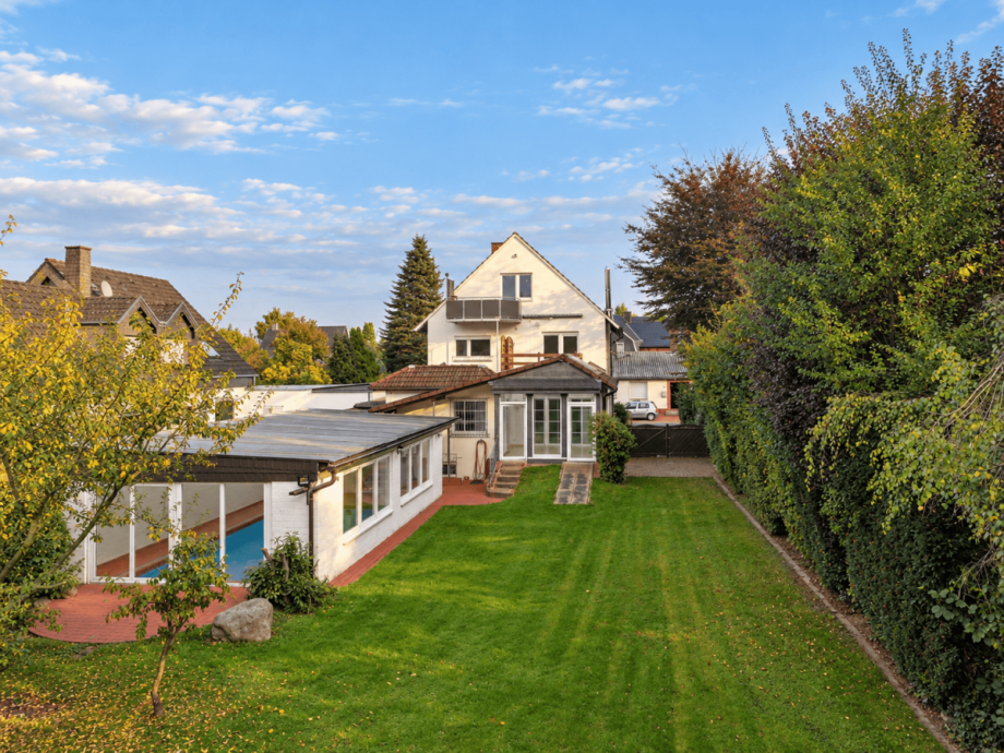 R�ckansicht / Poolhaus Zweifamilienhaus Porta Westfalica