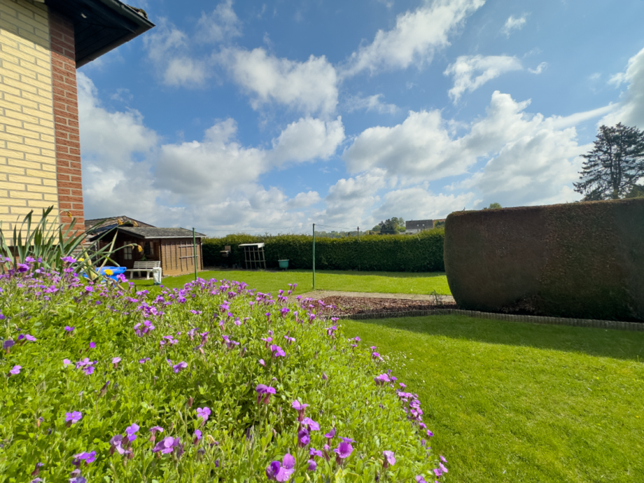 Garten und Blick gen Osten Einfamilienhaus Porta Westfalica