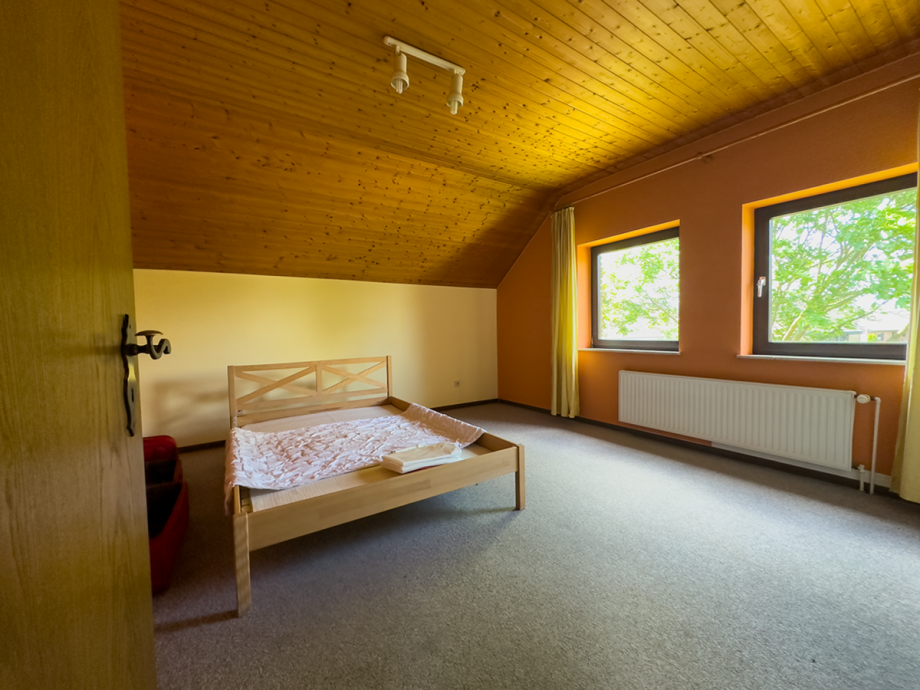 Schlafzimmer 3 OG Einfamilienhaus Porta Westfalica