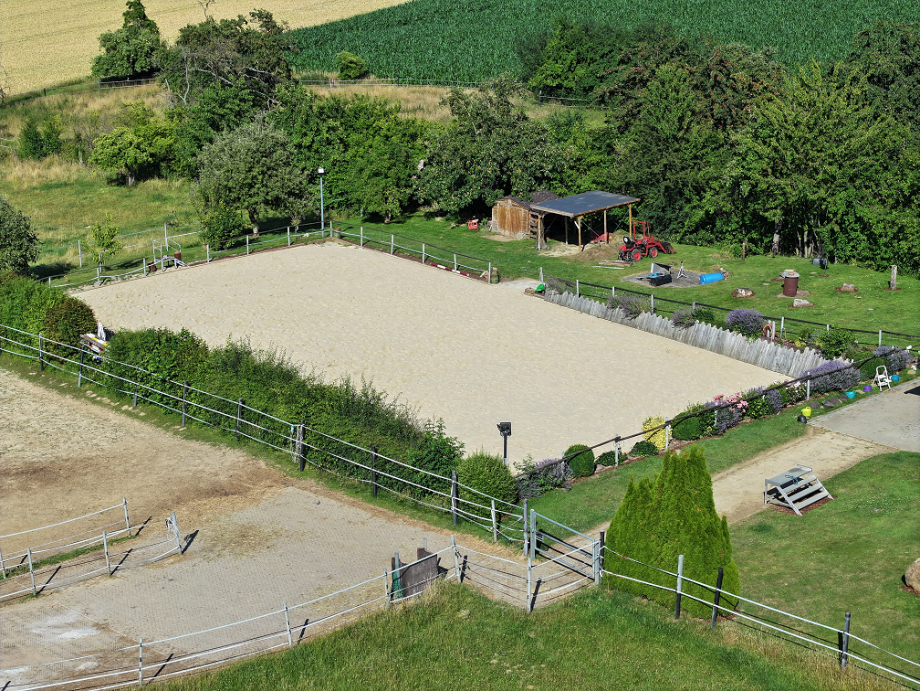 Reitplatz Zweifamilienhaus Hille