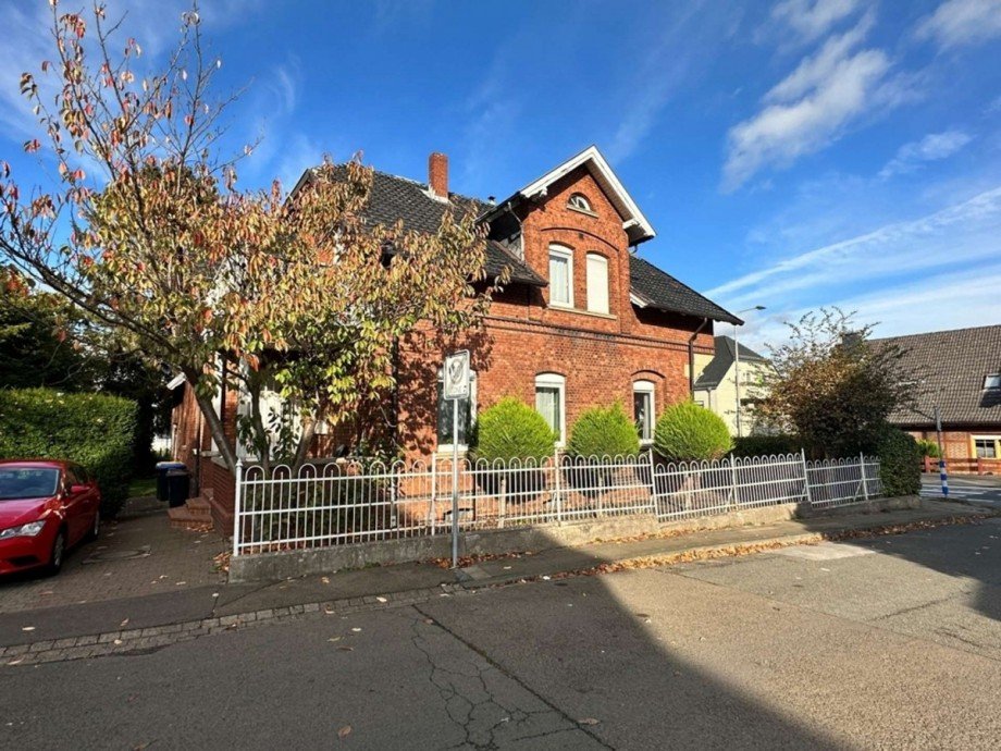 S�d-West-Ansicht Mehrfamilienhaus Porta Westfalica