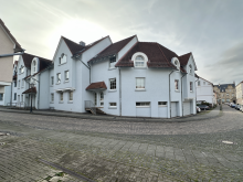 Stra�enansicht Bereits verkauft! Eigentumswohnung mit architektonischem Pfiff, in zentraler Lage von B�ckeburg