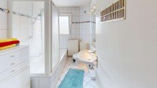 Badezimmer Verkauft: Doppelhaush�lfte, mit Bauplatz, in Minden