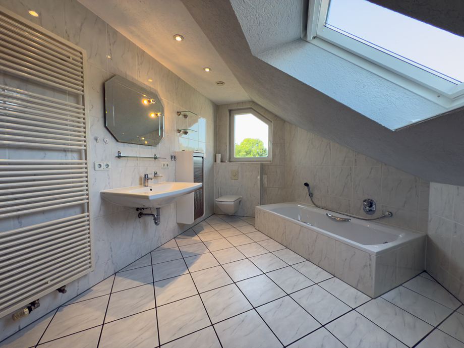 Gro�z�giges Familienbad Einfamilienhaus Minden