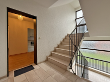 Treppenhaus / Eingang Gut geschnittene 3-Zimmerwohnung mit Balkon, im 1. Innenstadtring