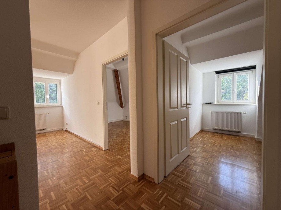 Blick zu den beiden Schlafzimmern Dachgeschosswohnung Minden