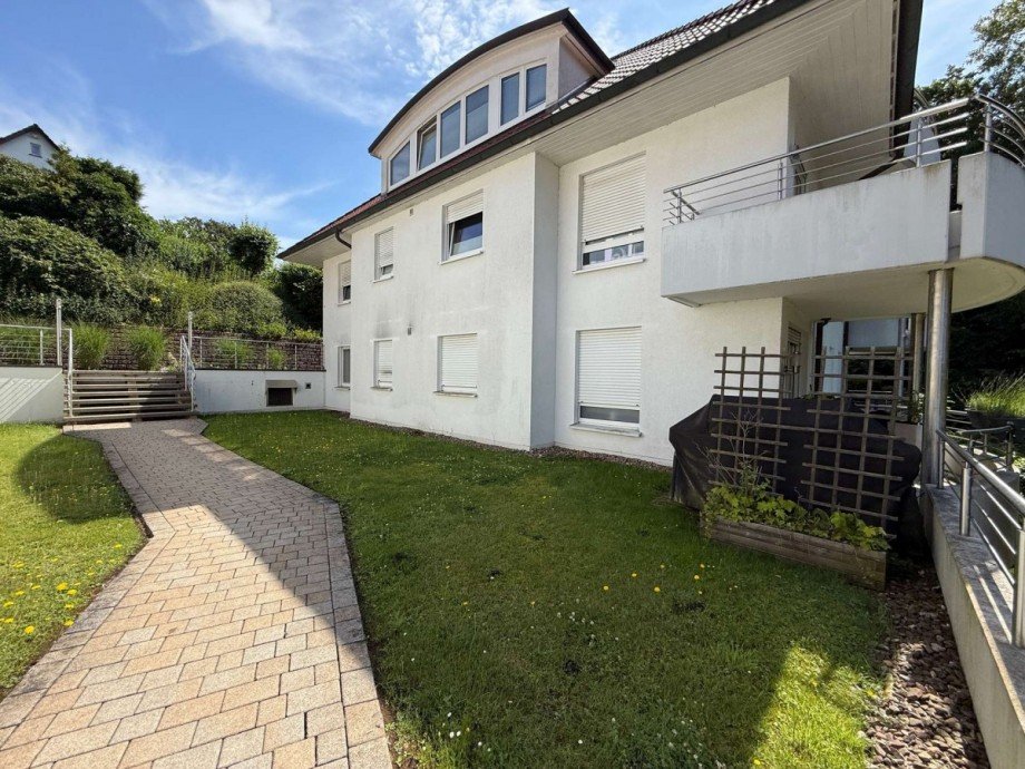 Wegefl�che zum Hauseingang Etagenwohnung Porta Westfalica