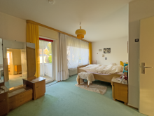 Elternschlafzimmer mit Balkon Verkauft: Reihenendhaus in zentraler Lage