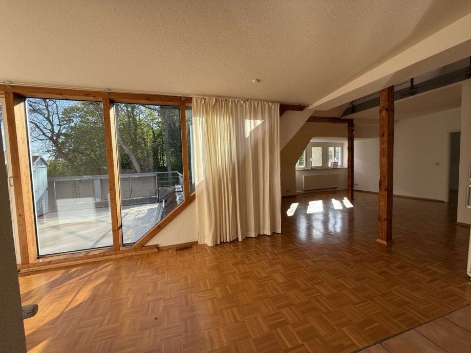 Blick Richtung Wohn- und Essbereich Dachgeschosswohnung Minden