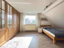 Schlafzimmer OG Modernisiertes Ein- bis Zweifamilienhaus in top Wohnlage