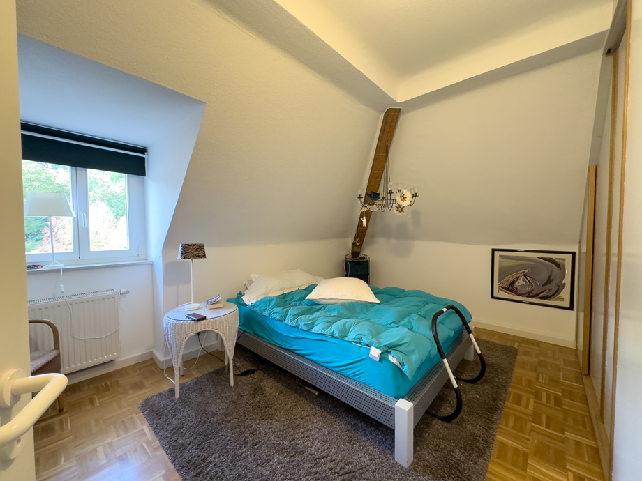 Schlafzimmer mit Einbauschrank Dachgeschosswohnung Minden