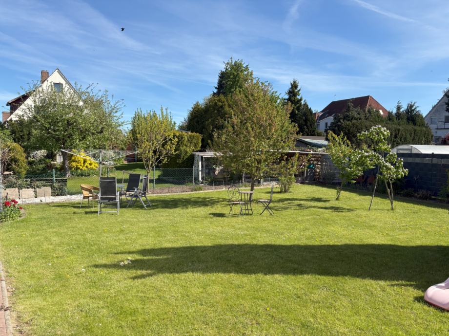 sonniger Gartenbereich Einfamilienhaus Minden