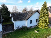 Stra�enansicht Gem�tliches Einfamilienhaus in ruhiger Siedlungslage.
