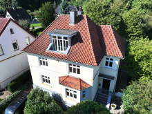 Frontseite VERKAUFT - Stilvoll Wohnen im gro�z�gigen Einfamilienhaus