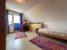 Schlafzimmer 3, mit Balkonzugang Bereits verkauft - Einfamilienhaus im Siedlungsstil, in familienfreundlicher Lage