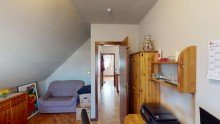 Schlafzimmer Attraktives Einfamilienhaus mit Einliegerwohnung und Sonnengrundst�ck