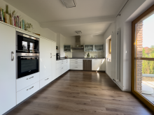 .. mit schicker Einbauk�che Bereits verkauft - Gro�z�giges Ein- bis Zweifamilienhaus mit h�bschem Grundst�ck