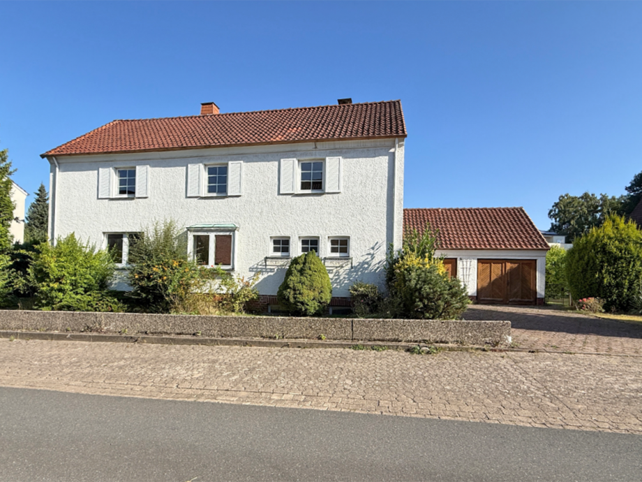 Stra�enansicht 2 Haus B�ckeburg
