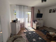 Wohnzimmer mit Zugang zur Terrasse Erdgeschosswohnung mit Terrasse, Garage und eigenem Eingang