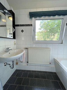 Wannenbad Dachgeschosswohnung in toller Lage von B�ckeburg!