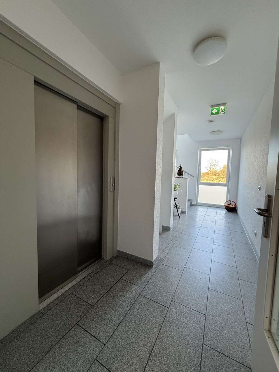 Eingangsbereich / Treppenhaus Erdgeschosswohnung Porta Westfalica