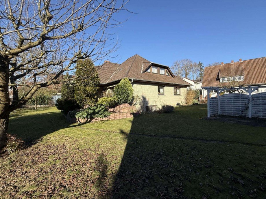 Gartenansicht (S�d-West-Seite) Einfamilienhaus B�ckeburg